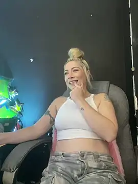 Snapshot of viktoria_davis_ chatting on January 6, 10:12 pm viktoria davis online show from January 6, 10:12 pm