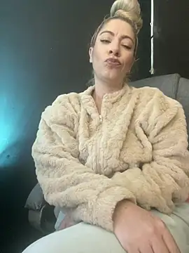 Snapshot of viktoria_davis_ chatting on February 1, 10:52 pm viktoria davis online show from February 1, 10:52 pm