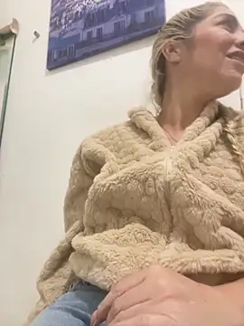 Snapshot of viktoria_davis_ chatting on February 3, 12:53 am viktoria davis online show from February 3, 12:53 am