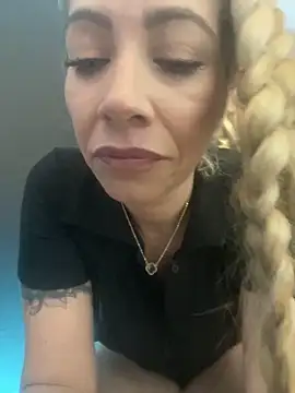 Snapshot of viktoria_davis_ chatting on February 11, 10:26 pm viktoria davis online show from February 11, 10:26 pm