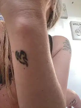 Snapshot of viktoria_davis_ chatting on February 21, 10:11 pm viktoria davis online show from February 21, 10:11 pm