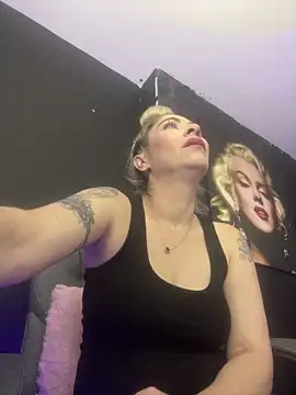 Snapshot of viktoria_davis_ chatting on February 25, 10:30 pm viktoria davis online show from February 25, 10:30 pm