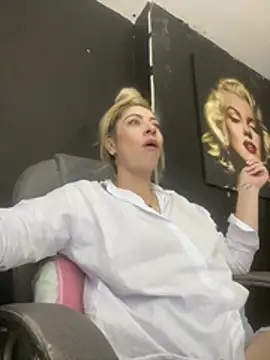 Snapshot of viktoria_davis_ chatting on February 27, 11:16 pm viktoria davis online show from February 27, 11:16 pm