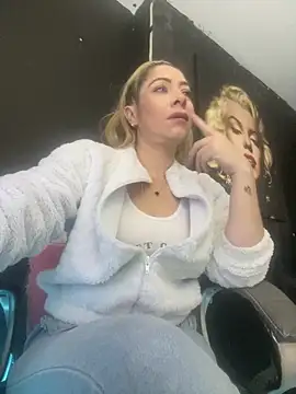 Snapshot of viktoria_davis_ chatting on March 3, 10:37 pm viktoria davis online show from March 3, 10:37 pm