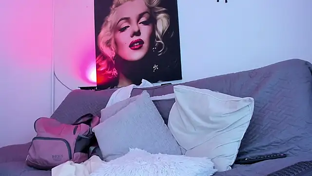 Snapshot of viktoria_davis_ chatting on June 20, 12:58 am viktoria davis online show from June 20, 12:58 am