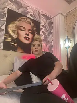 Snapshot of viktoria_davis_ chatting on June 30, 11:28 pm viktoria davis online show from June 30, 11:28 pm