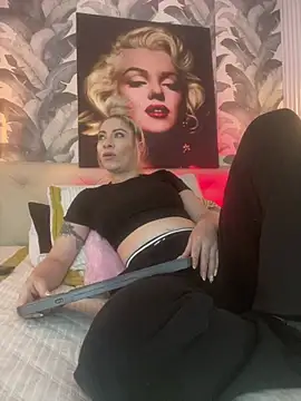 Snapshot of viktoria_davis_ chatting on July 14, 2:05 am viktoria davis online show from July 14, 2:05 am
