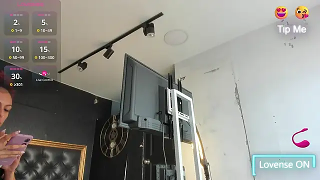 DalayMoore online show from September 26, 7:51 pm