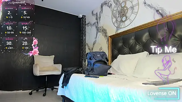 DalayMoore online show from February 4, 7:53 pm