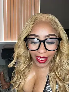 Snapshot of hazelbaby8880 chatting on February 12, 10:04 pm hazelbaby8880 online show from February 12, 10:04 pm