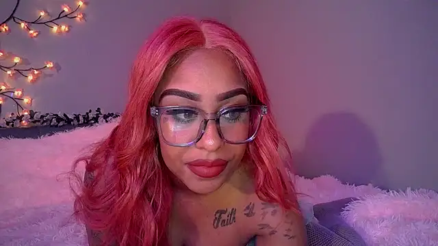 Snapshot of hazelbaby8880 chatting on March 2, 7:32 am hazelbaby8880 online show from March 2, 7:32 am