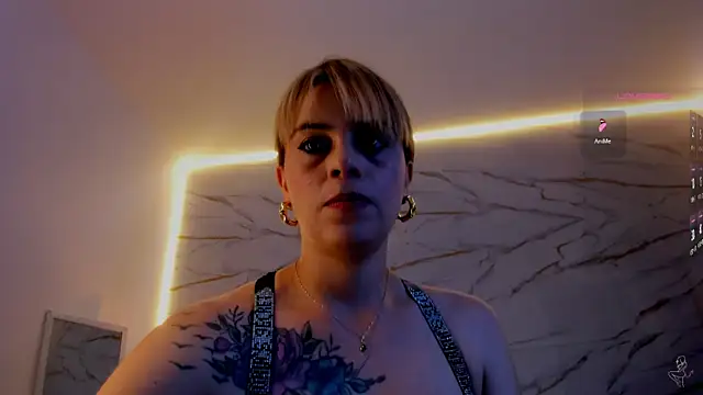 RayaCarr  online show from June 2, 1:02 pm