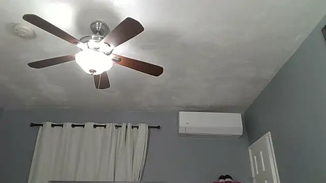 Snapshot of timefordemongirlslive chatting on March 29, 1:49 am timefordemongirlslive online show from March 29, 1:49 am