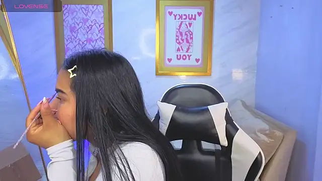 Paulette v online show from March 19, 1:04 pm