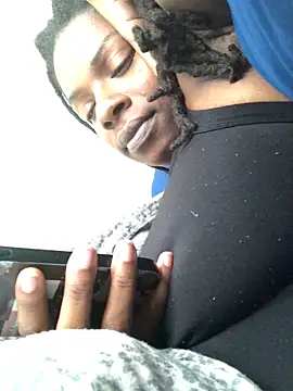 theprettysoles online show from April 18, 12:31 pm