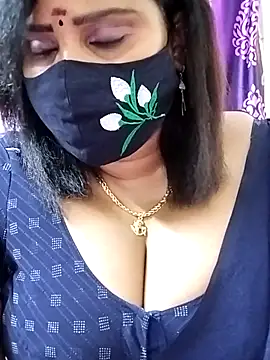 Queenflowerr online show from September 27, 4:34 pm