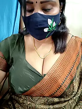 Queenflowerr online show from February 25, 7:01 pm