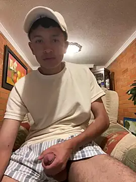 Snapshot of sebaxx8_ chatting on February 10, 4:08 am sebaxx8 online show from February 10, 4:08 am