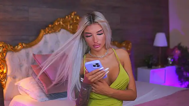 Snapshot of Juicy_Jessye chatting on July 2, 7:53 pm Juicy Jessye online show from July 2, 7:53 pm