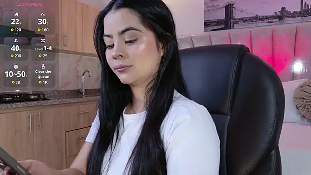 Layla Breezee online show from April 6, 11:11 am