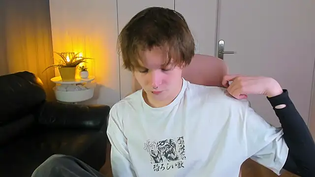 DemianEnglen online show from April 7, 1:33 pm