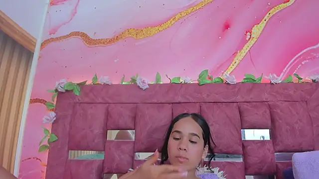 scarlett  evans  online show from March 28, 6:29 pm