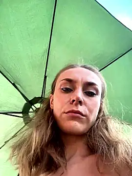 Snapshot of White_Lu chatting on January 7, 2:03 am White Lu online show from January 7, 2:03 am