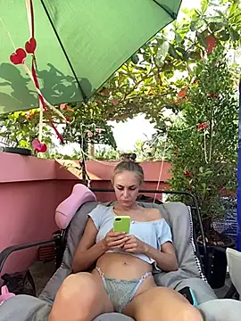 Snapshot of White_Lu chatting on February 16, 2:18 am White Lu online show from February 16, 2:18 am