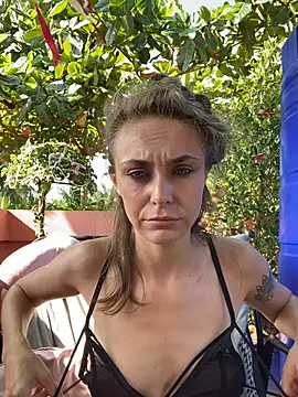 Snapshot of White_Lu chatting on February 28, 2:12 am White Lu online show from February 28, 2:12 am