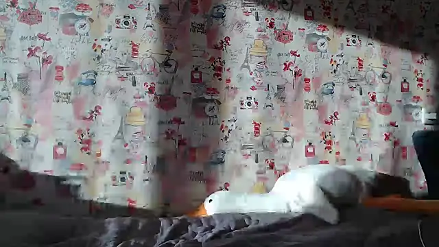 DaddysSluttyGirl2001 online show from February 13, 11:06 am