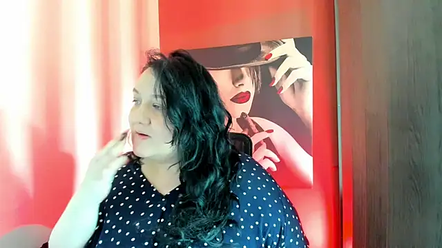 QueenOfHaze online show from July 6, 8:55 am