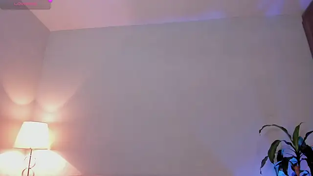 Hannah Jonhson online show from April 27, 8:07 pm