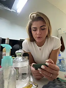 Donna Sun online show from March 13, 1:29 pm