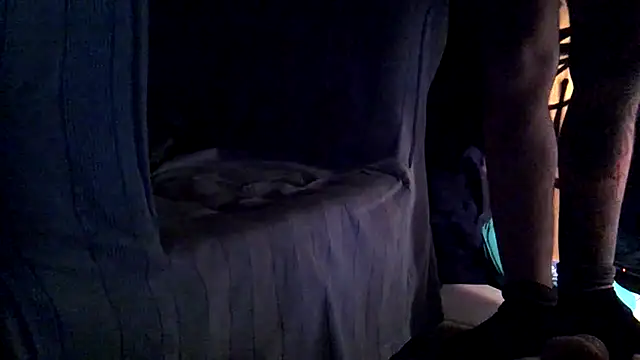 Snapshot of Damn_bro23 chatting on December 1, 4:39 am Damn bro23 online show from December 1, 4:39 am