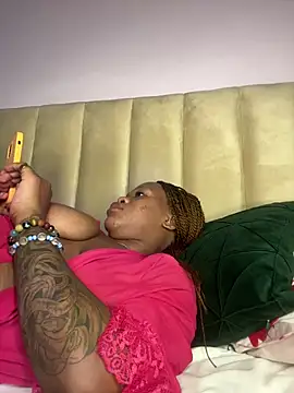 Boneca25 online show from March 24, 8:41 am