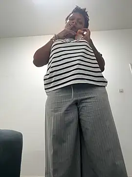 Boneca25 online show from April 12, 5:51 pm