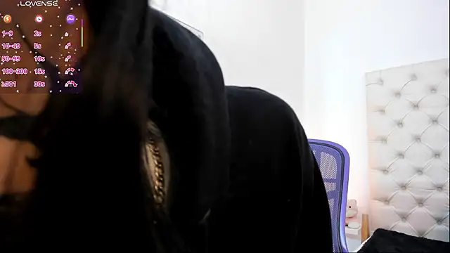 Snapshot of esmeralda06 chatting on February 5, 12:10 pm esmeralda06 online show from February 5, 12:10 pm