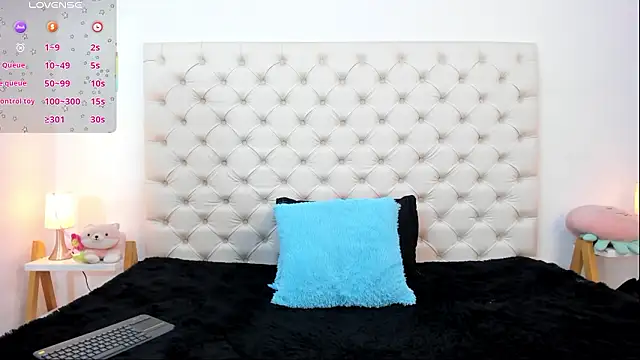 Snapshot of esmeralda06 chatting on February 12, 12:22 pm esmeralda06 online show from February 12, 12:22 pm