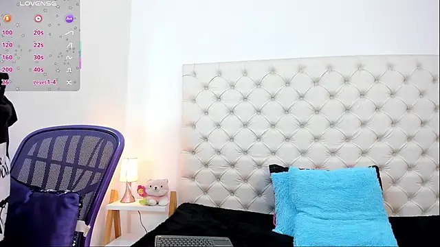 Snapshot of esmeralda06 chatting on February 16, 12:45 pm esmeralda06 online show from February 16, 12:45 pm