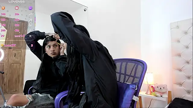 Snapshot of esmeralda06 chatting on February 20, 12:49 pm esmeralda06 online show from February 20, 12:49 pm