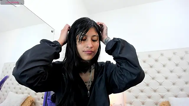 Snapshot of esmeralda06 chatting on July 6, 3:03 pm esmeralda06 online show from July 6, 3:03 pm