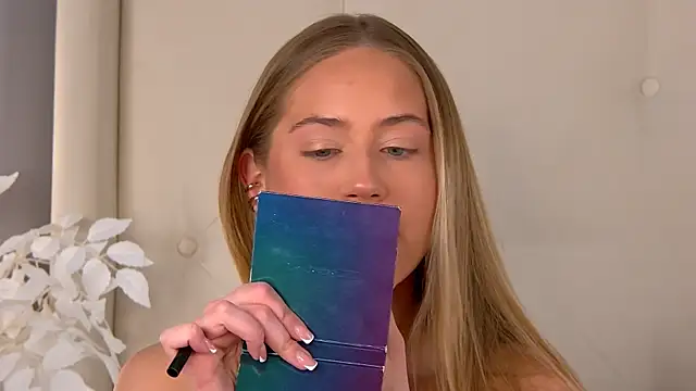 Snapshot of ur_wet_dreams chatting on February 25, 4:22 am ur wet dreams online show from February 25, 4:22 am