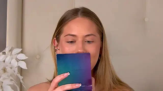 Snapshot of ur_wet_dreams chatting on March 4, 4:18 am ur wet dreams online show from March 4, 4:18 am