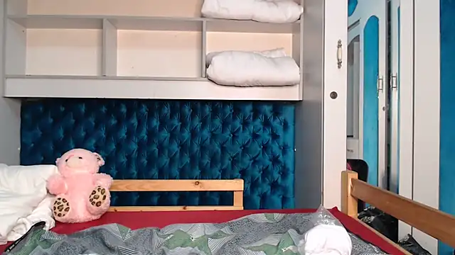 Snapshot of YoungDiva69 chatting on February 1, 7:29 am YoungDiva69 online show from February 1, 7:29 am