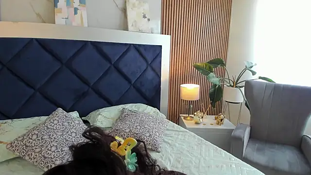 IsabelaWoods online show from April 7, 10:20 pm