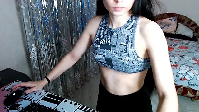 Snapshot of Kriss_brunette_5 chatting on January 15, 4:00 pm Kriss brunette 5 online show from January 15, 4:00 pm