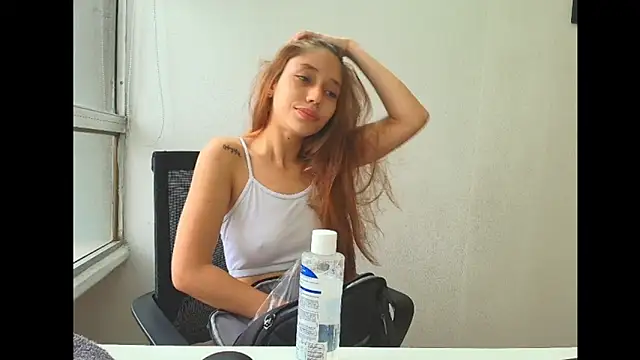 Snapshot of Alaiapink chatting on February 12, 12:55 pm Alaiapink online show from February 12, 12:55 pm