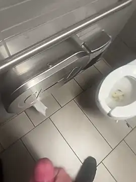 Seanoofss12 online show from April 4, 4:26 pm