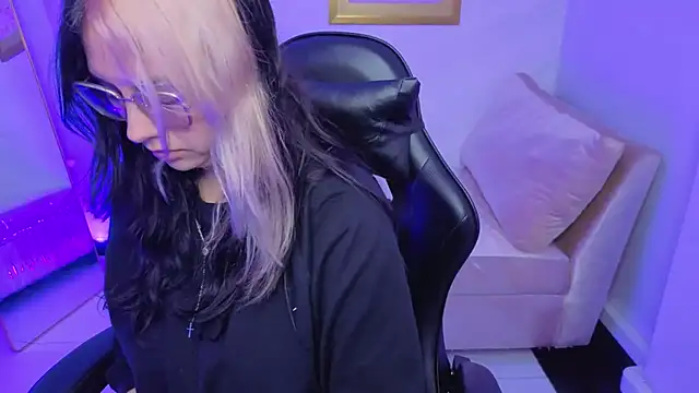 Hela v online show from January 16, 8:02 pm