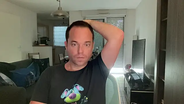 Funnyjul31 online show from May 31, 1:51 pm
